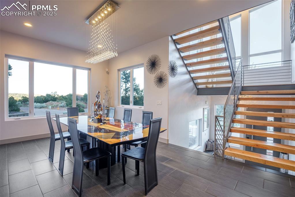 Image 11 of 49: Dining Area