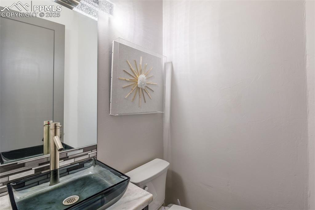 Image 14 of 49: Bathroom