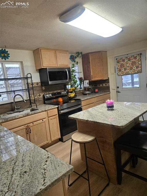 Image 10 of 15: Downstairs bedroom