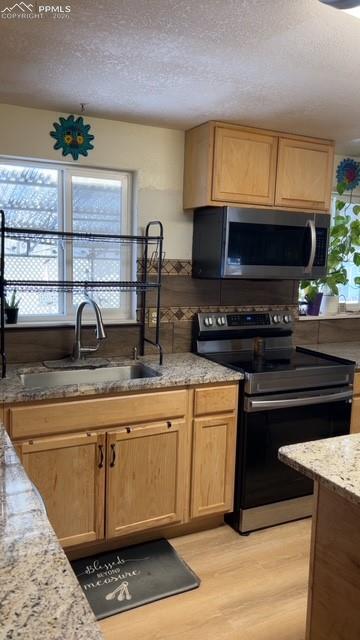 Image 10 of 35: Kitchen