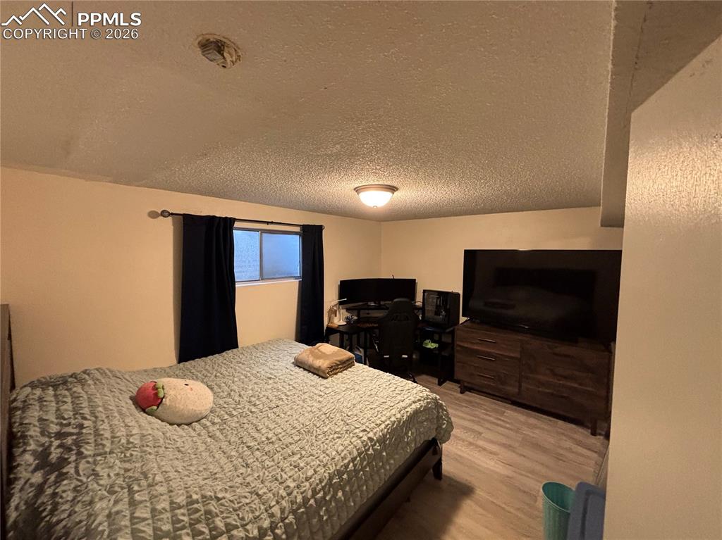 Image 7 of 15: Full bathroom main floor