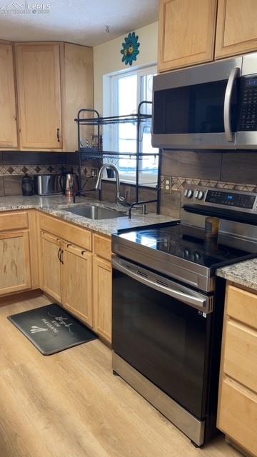 Image 8 of 35: Smart oven and microwave
