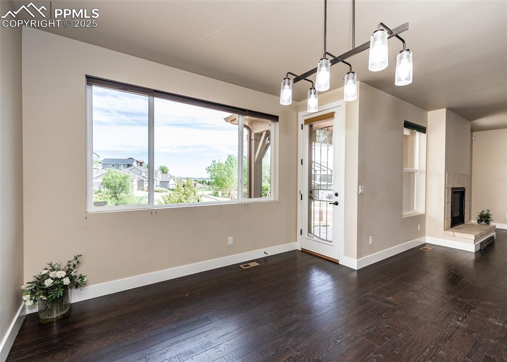 Image 15 of 40: Dining Room