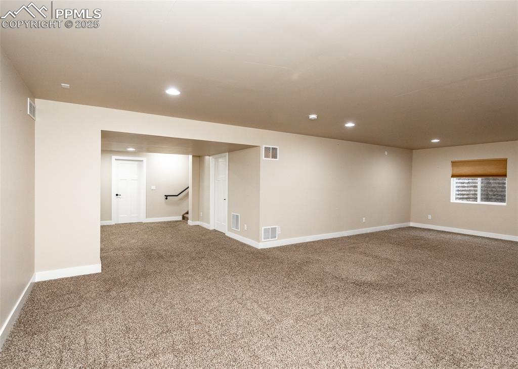 Image 25 of 40: Family Room