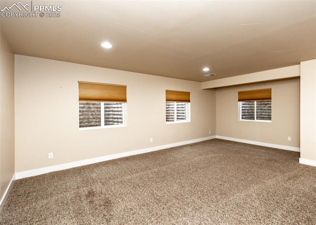 Image 26 of 40: Family Room