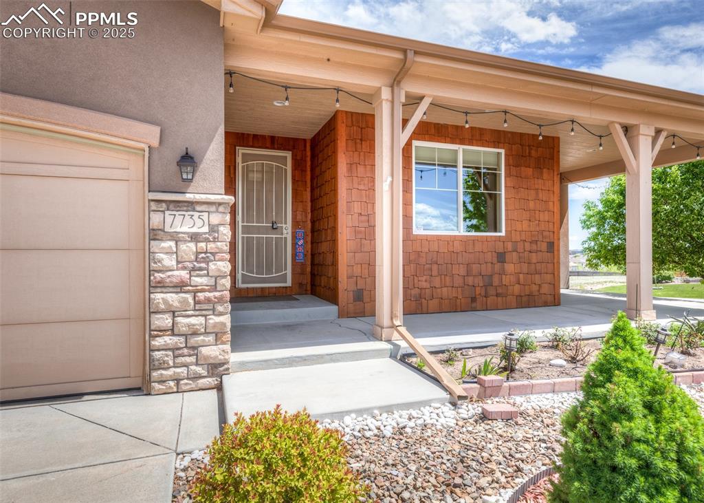 Image 4 of 40: Entry