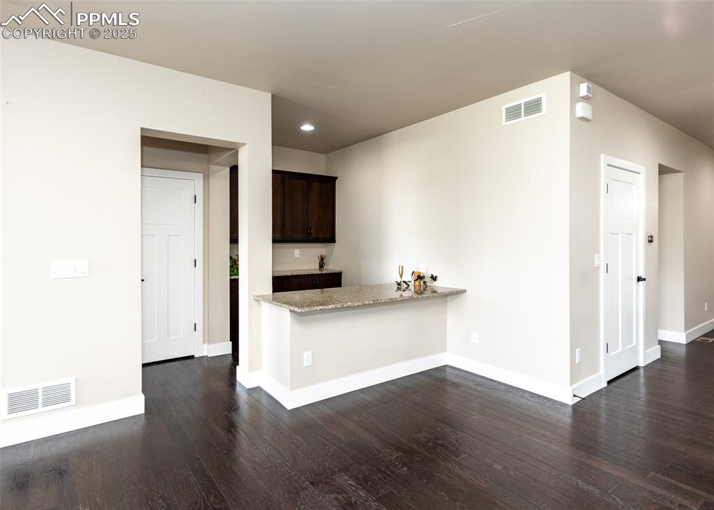 Image 9 of 40: Media Bar