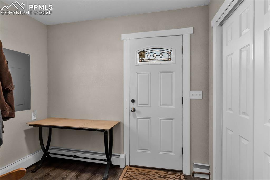 Image 11 of 40: Entry