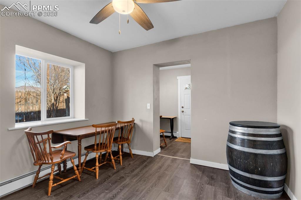 Image 13 of 40: Dining Area