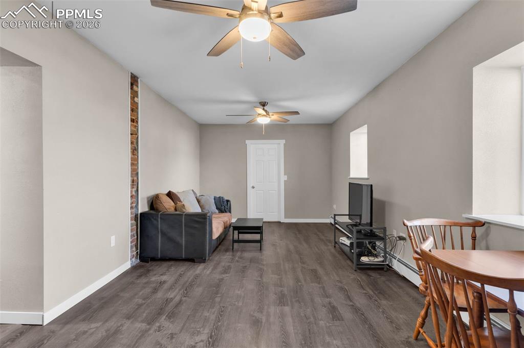 Image 14 of 40: Sitting Room