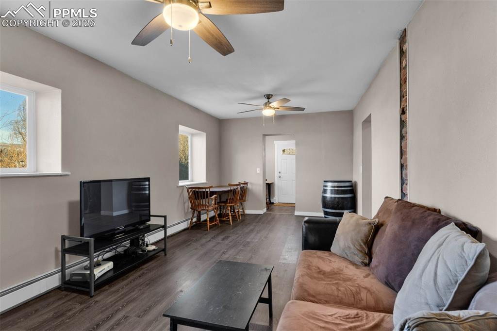 Image 15 of 40: Living Room