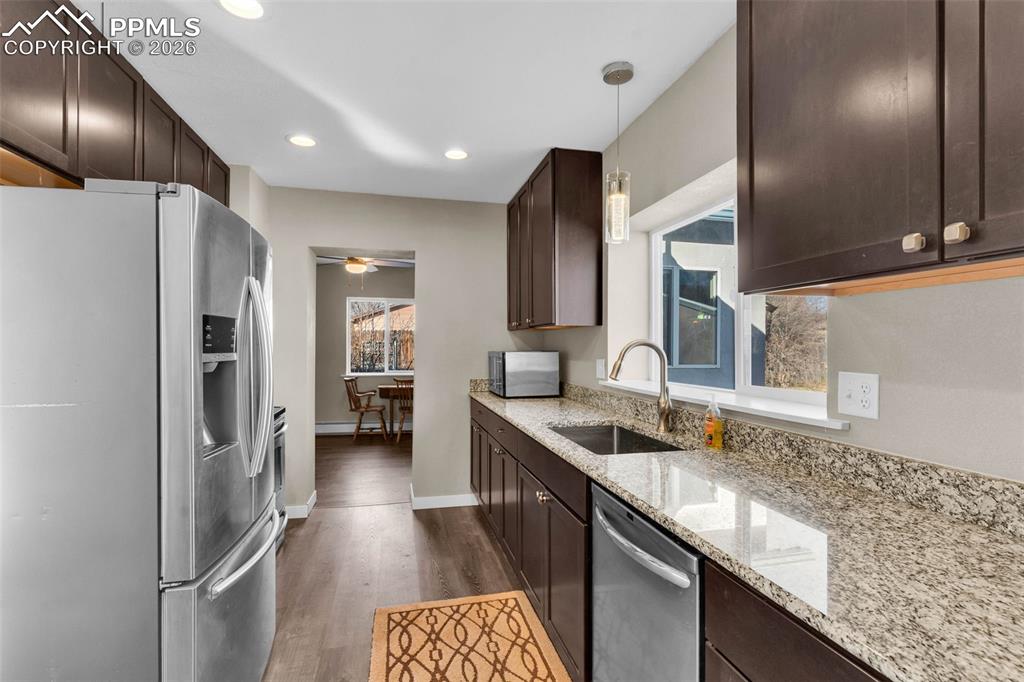 Image 23 of 40: Kitchen