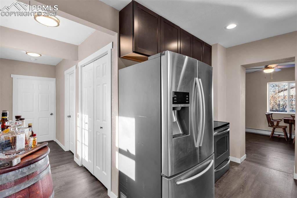 Image 24 of 40: Kitchen