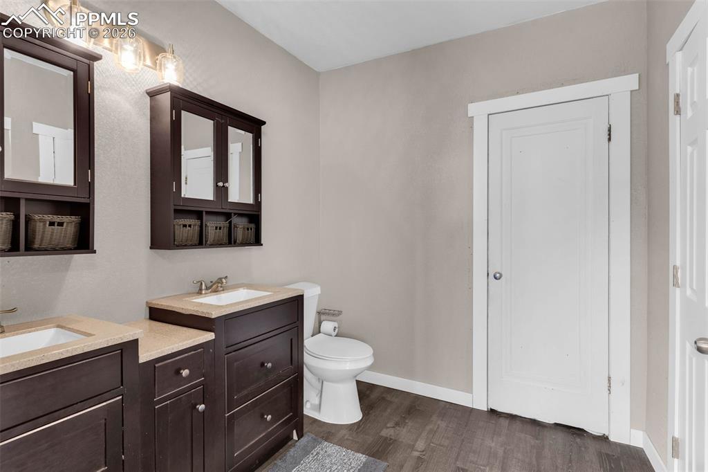 Image 26 of 40: Bathroom