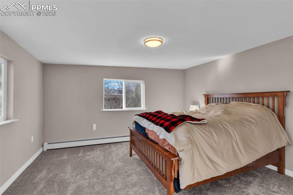 Image 28 of 40: Bedroom