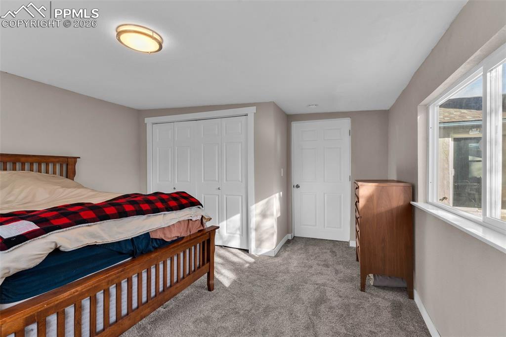 Image 29 of 40: Bedroom