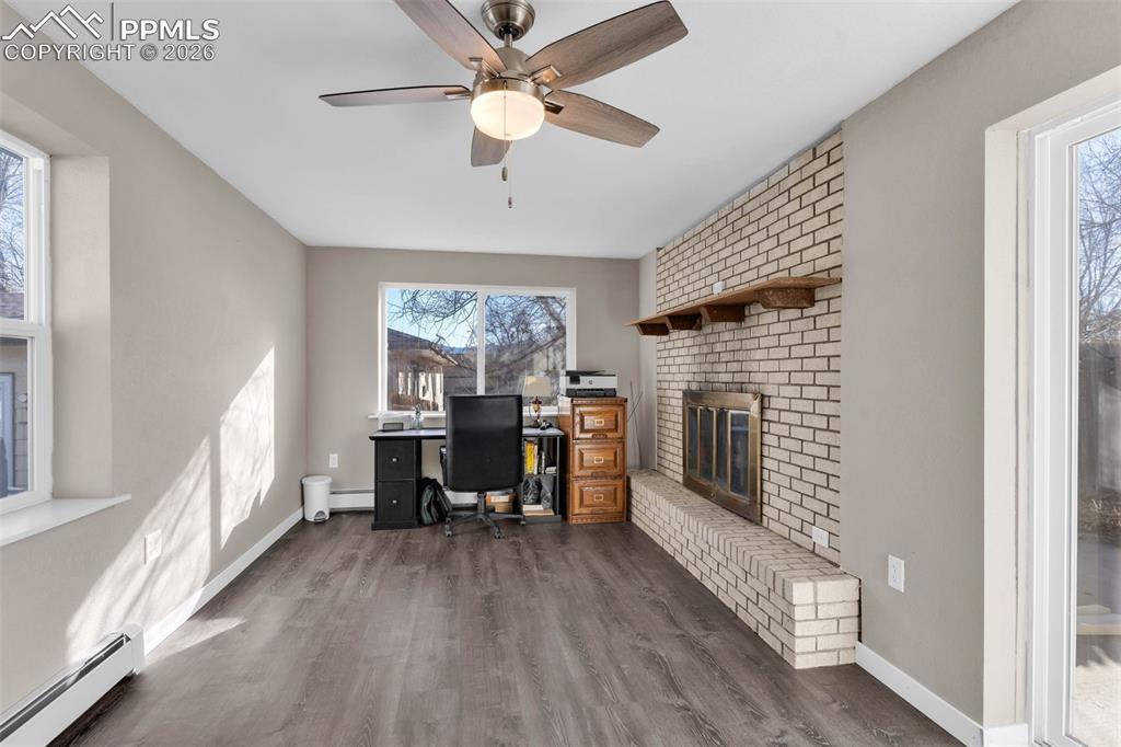 Image 30 of 40: Office