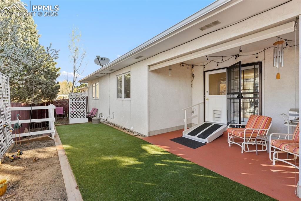 Image 15 of 16: Patio