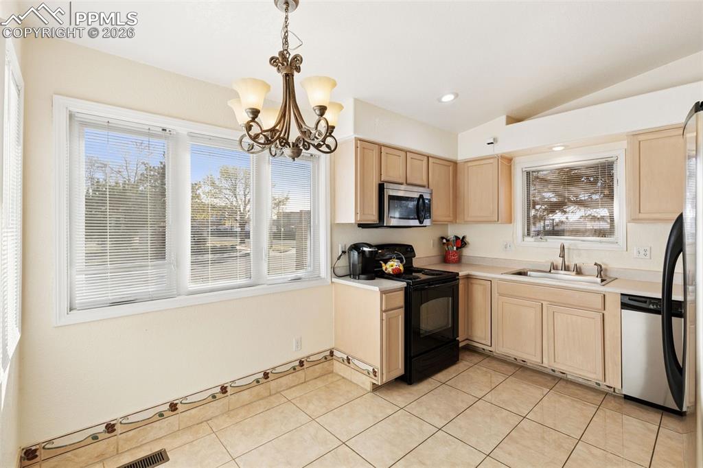 Image 8 of 16: Kitchen