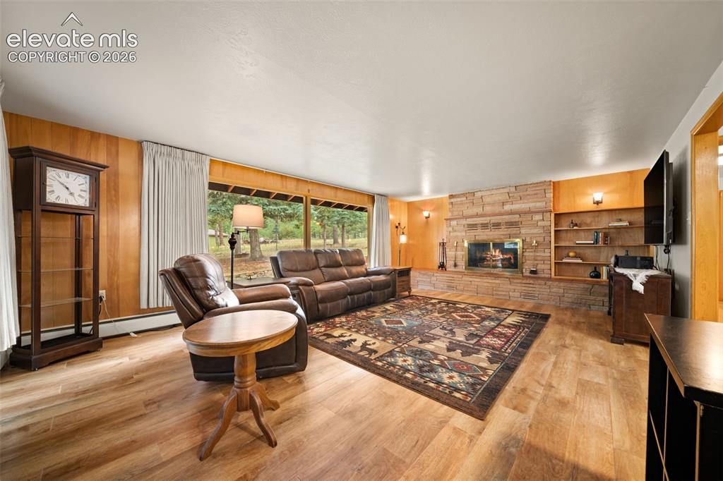 Image 6 of 28: Living Room