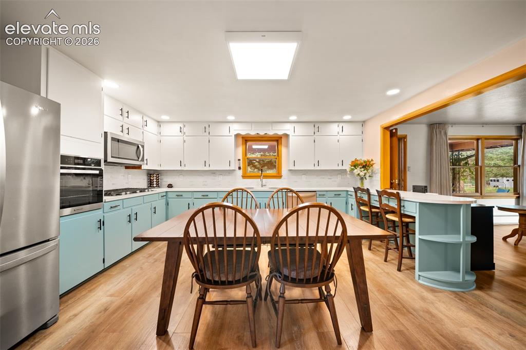 Image 9 of 28: Kitchen