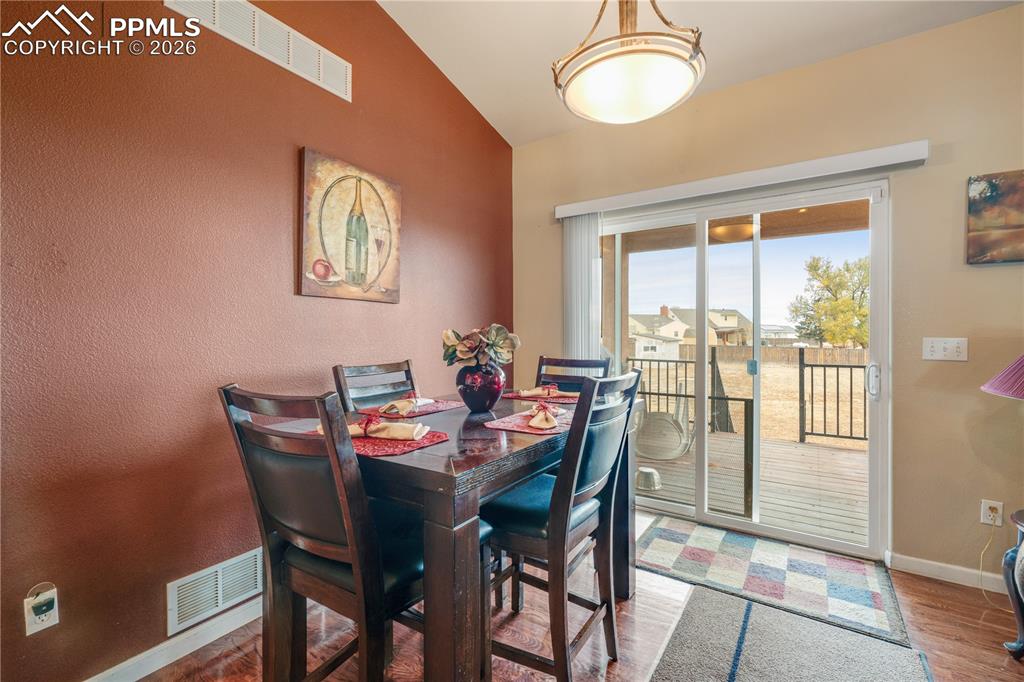 Image 12 of 16: Dining Area