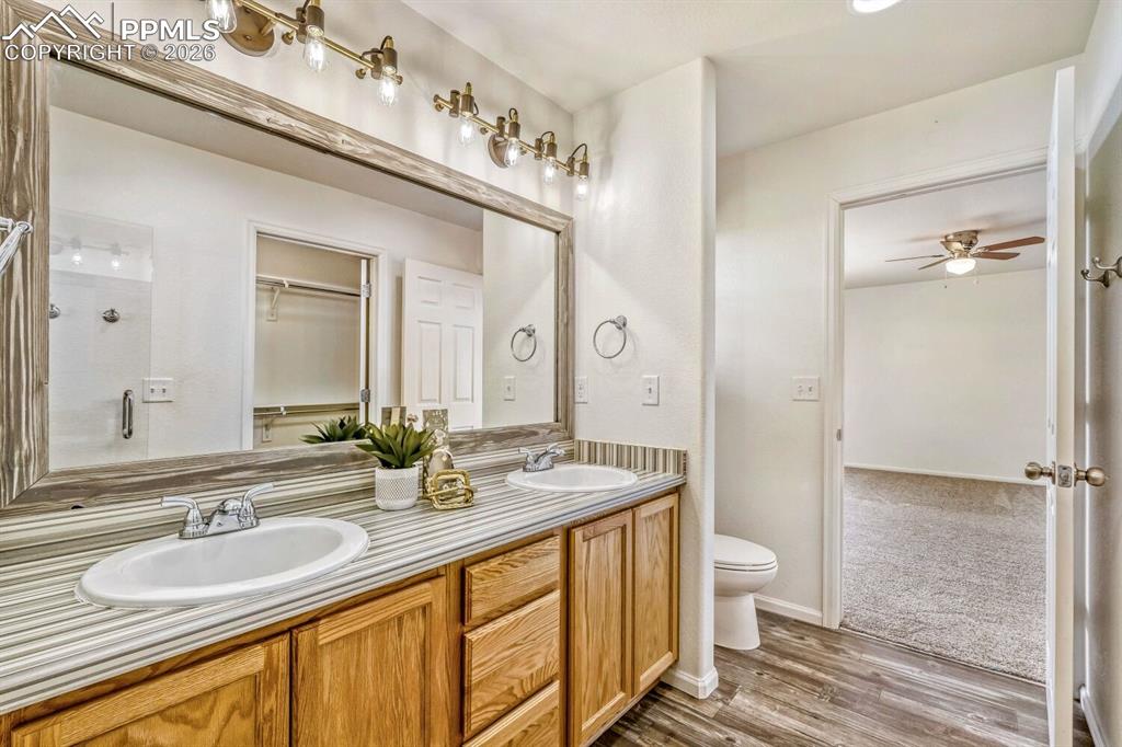 Image 17 of 35: Bathroom