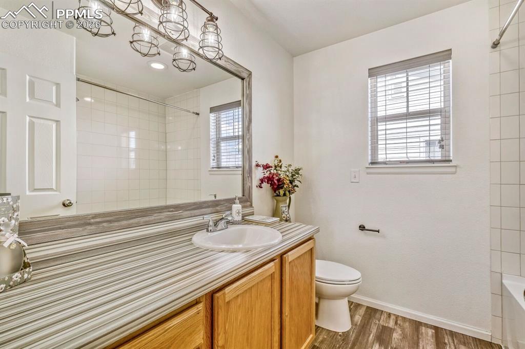 Image 22 of 35: Bathroom