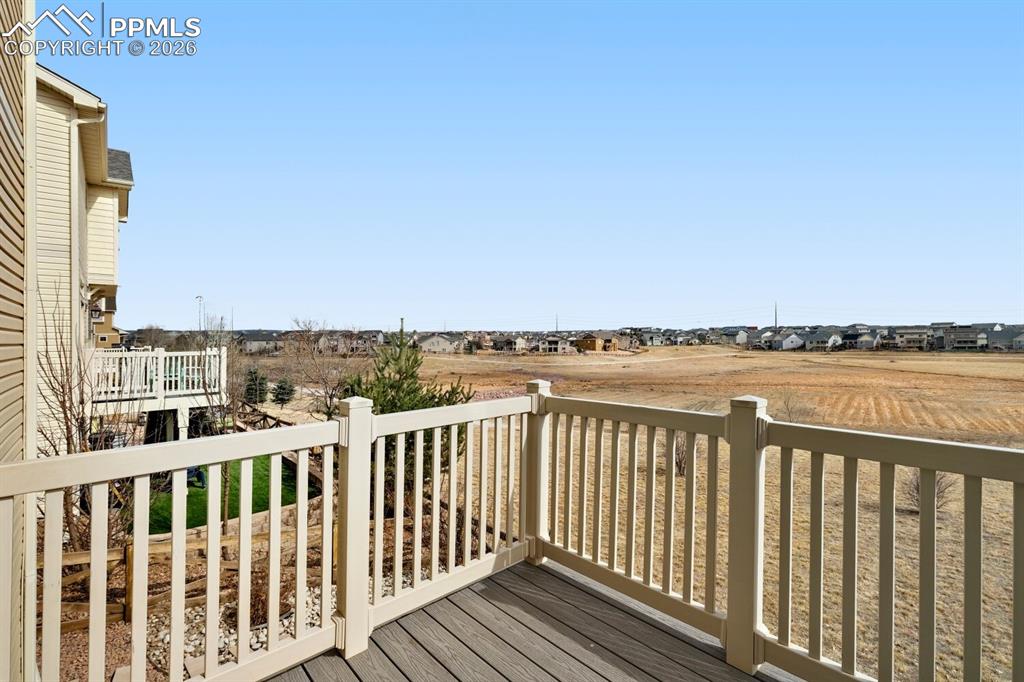 Image 25 of 35: Deck