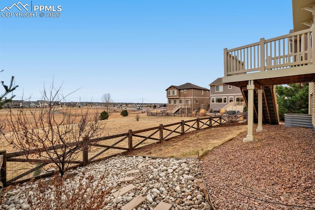 Image 27 of 35: Yard