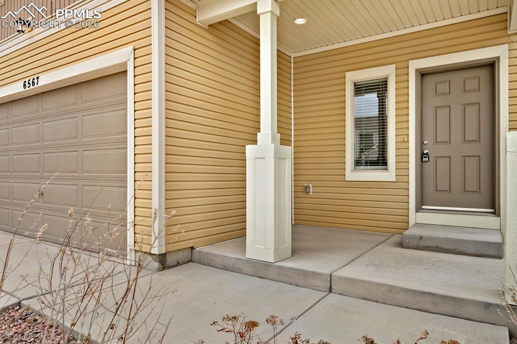 Image 29 of 35: Entry