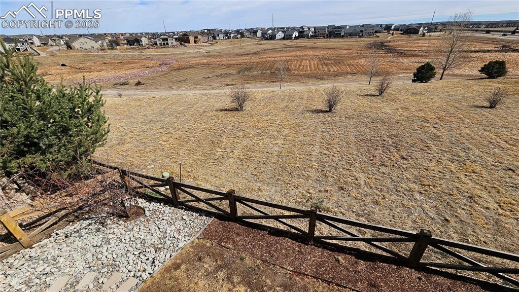 Image 34 of 35: Yard