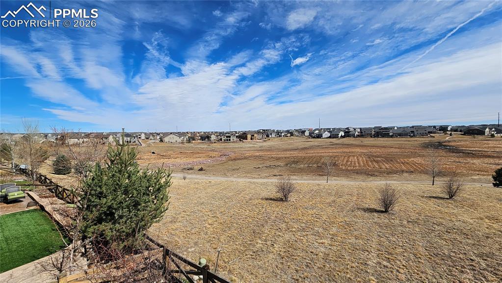 Image 35 of 35: Yard