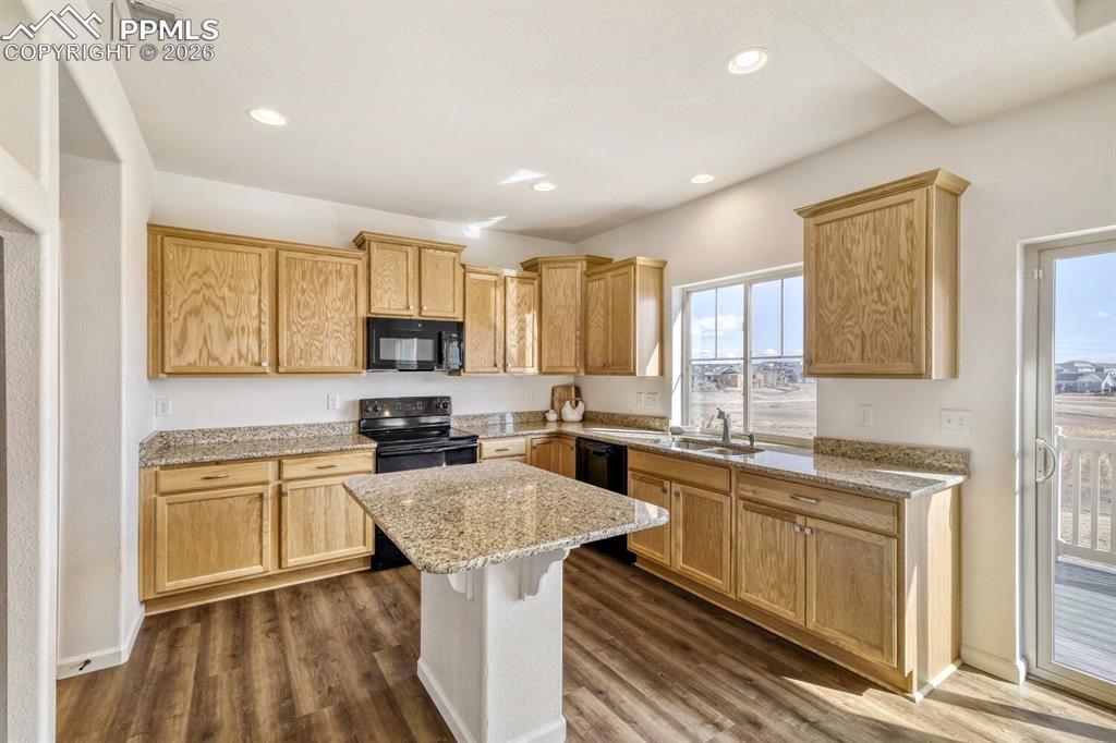 Image 6 of 35: Kitchen