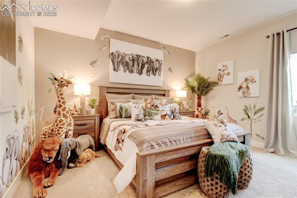 Image 23 of 28: Bedroom