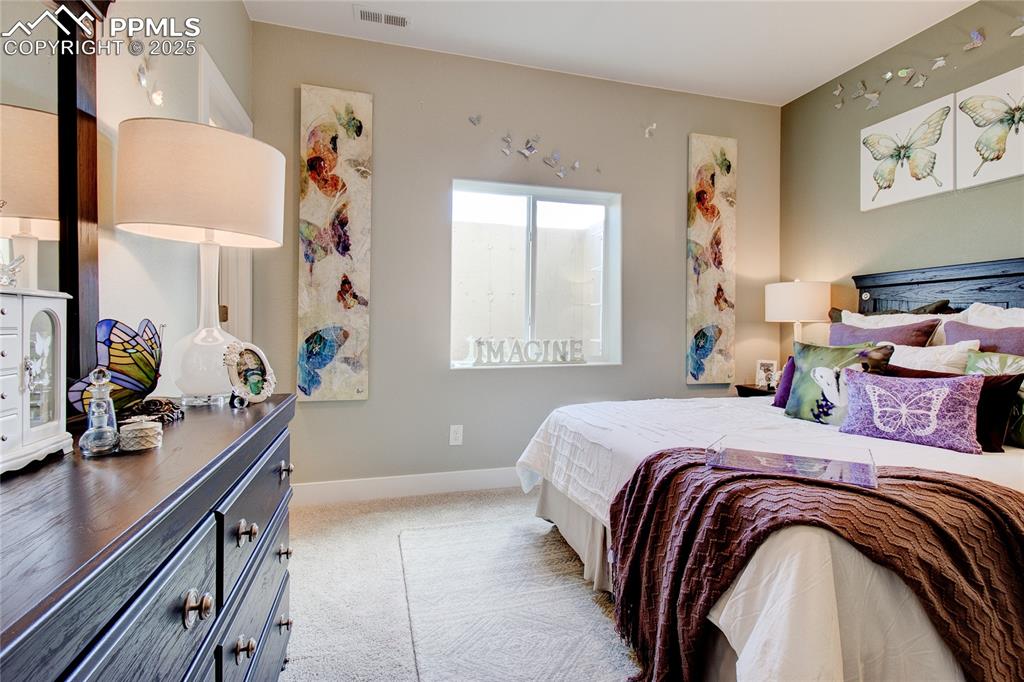 Image 26 of 28: Bedroom