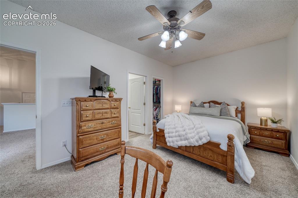 Image 16 of 36: Bedroom