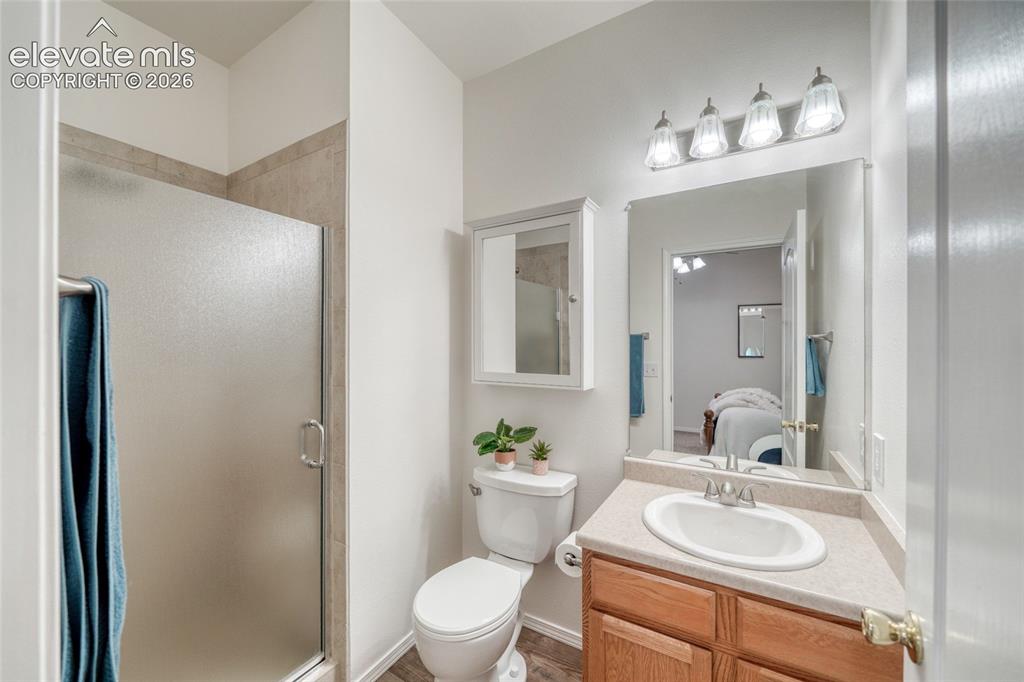 Image 18 of 36: Bathroom