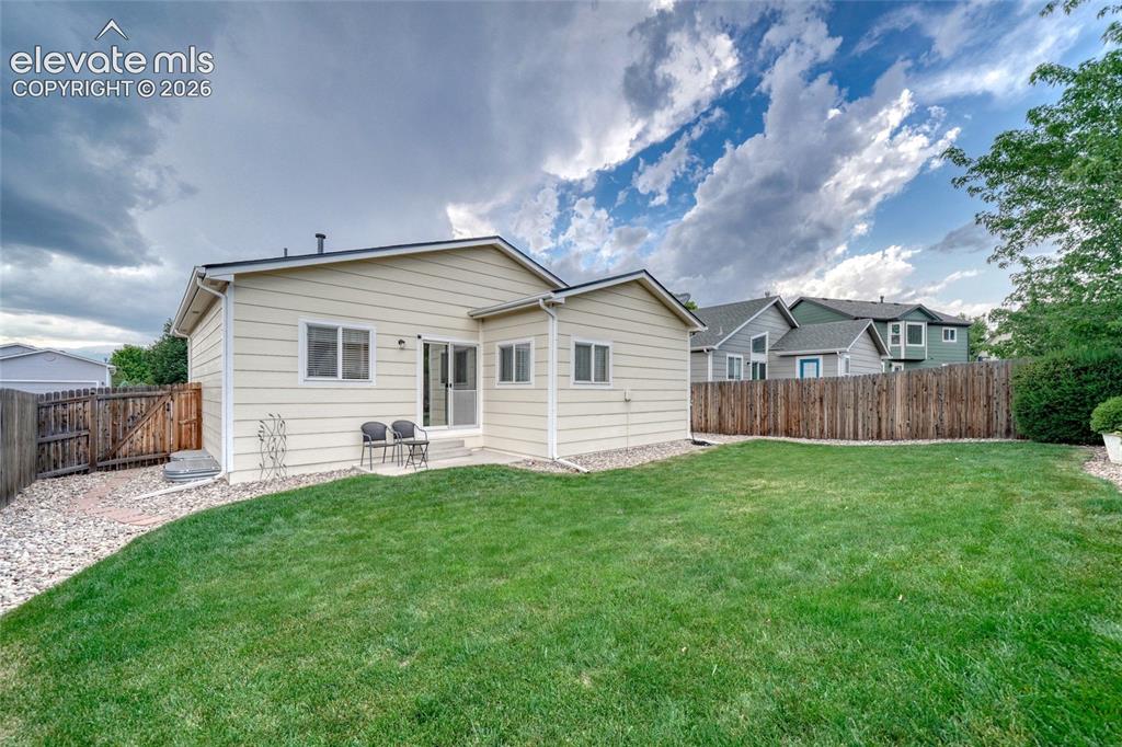 Image 34 of 36: Back of Structure