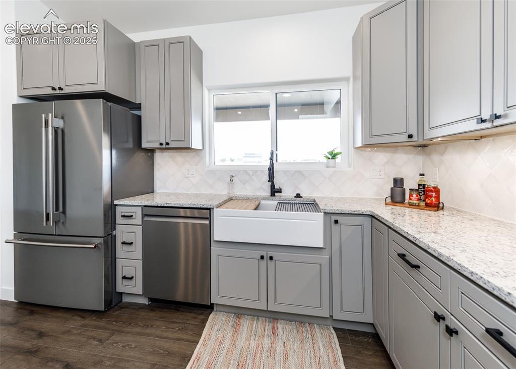 Image 10 of 37: Kitchen