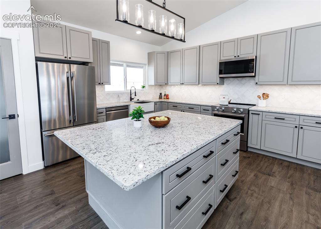 Image 8 of 37: Kitchen