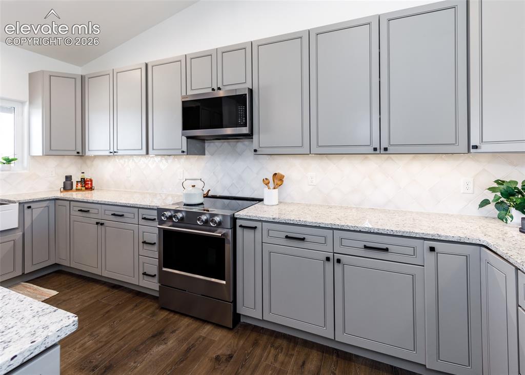 Image 9 of 37: Kitchen