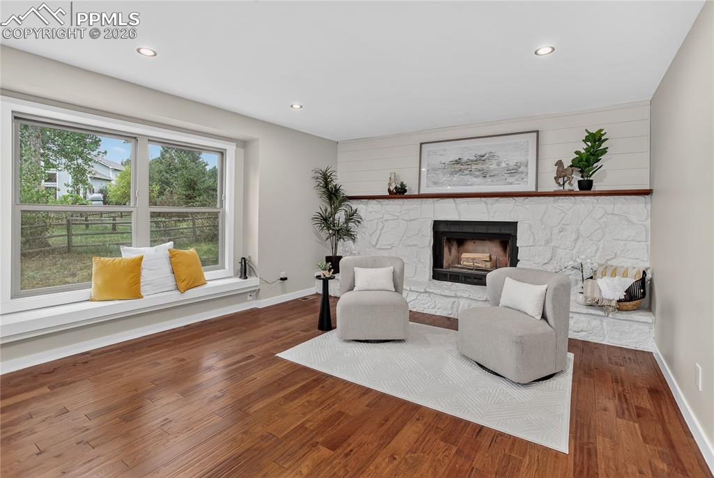 Image 11 of 32: Family room w/ fireplace