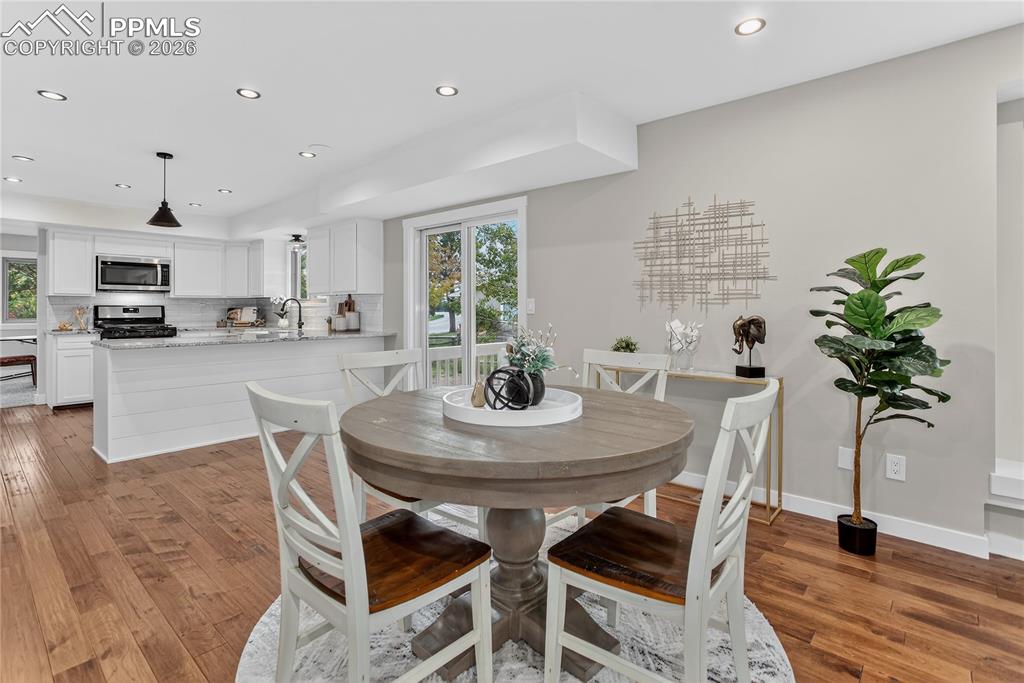 Image 9 of 32: Walk-out to yard