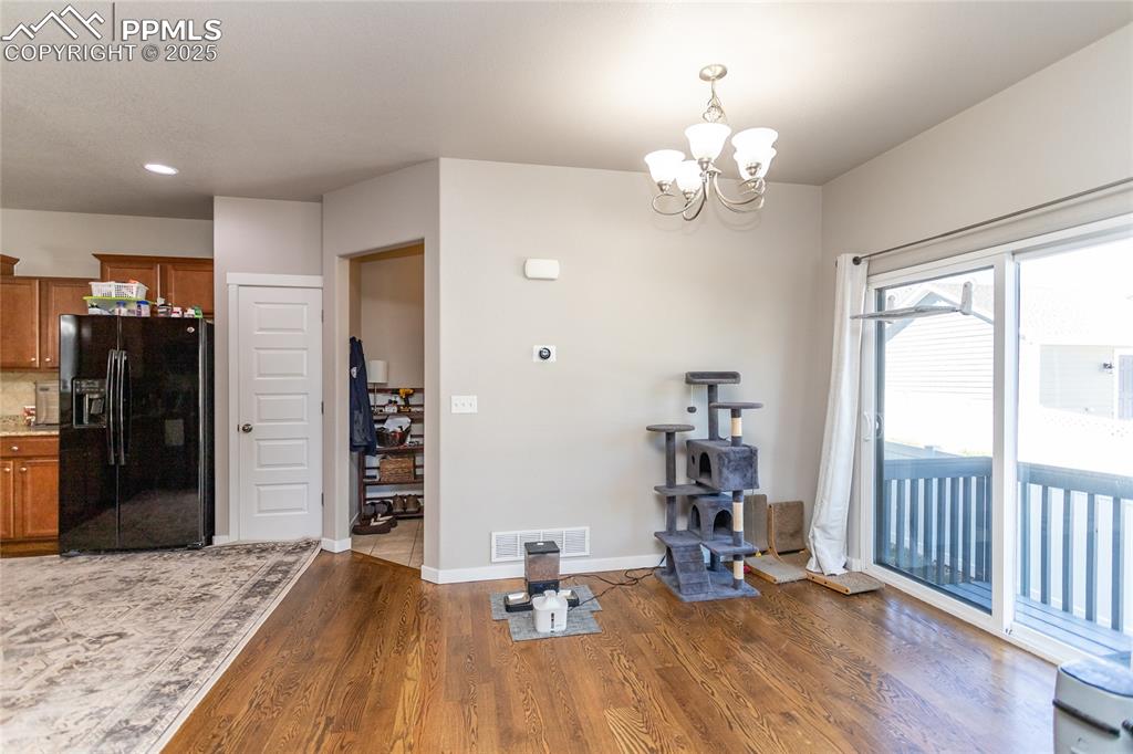 Image 9 of 29: Dining Area