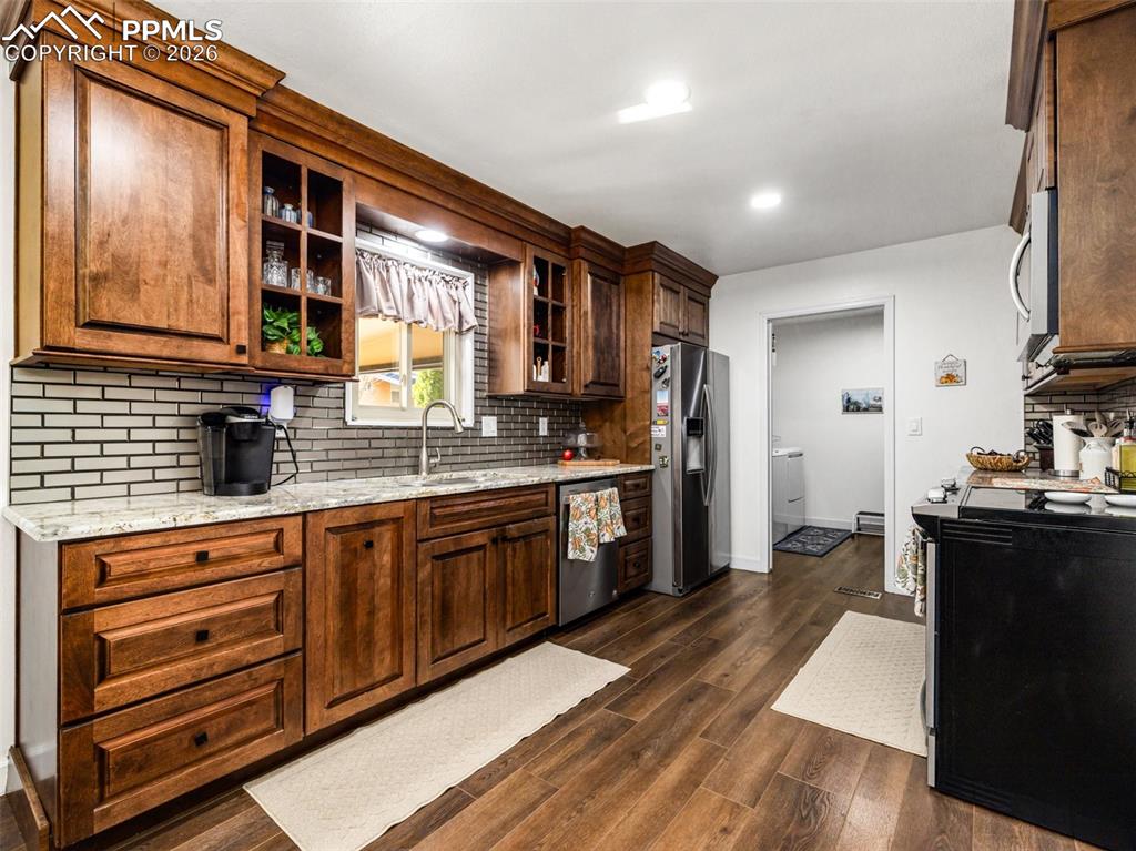 Image 10 of 34: Kitchen