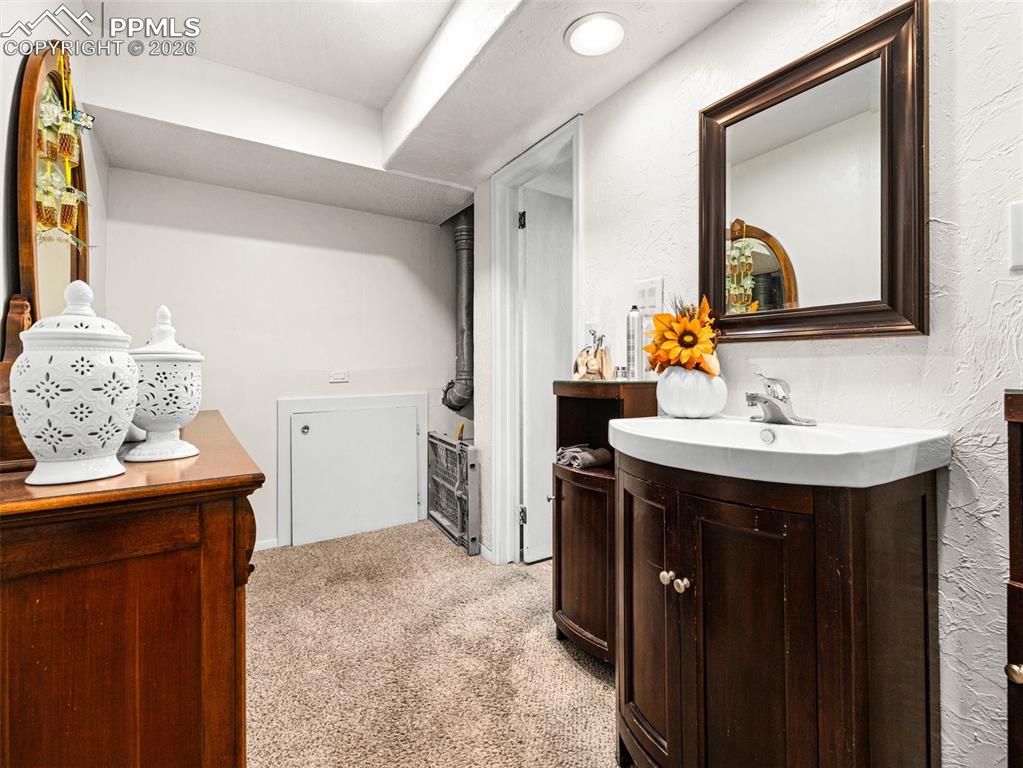 Image 18 of 34: Lower level 