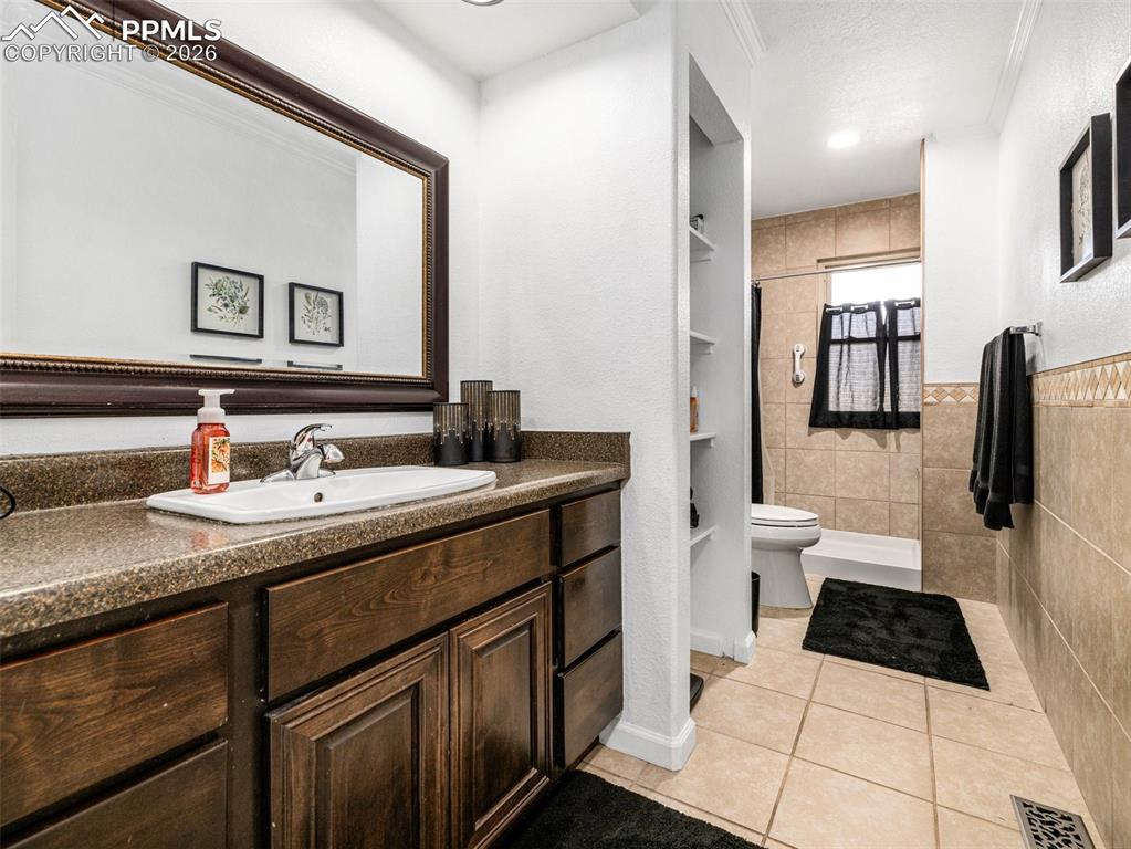 Image 19 of 34: Upper level 