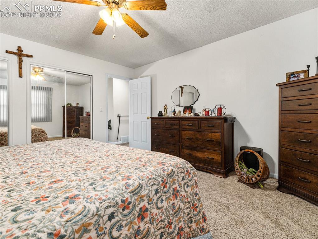 Image 21 of 34: Bedroom