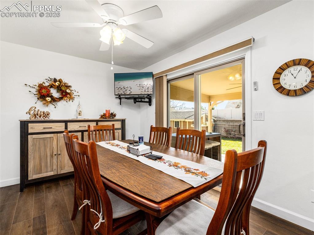 Image 7 of 34: Dining Area